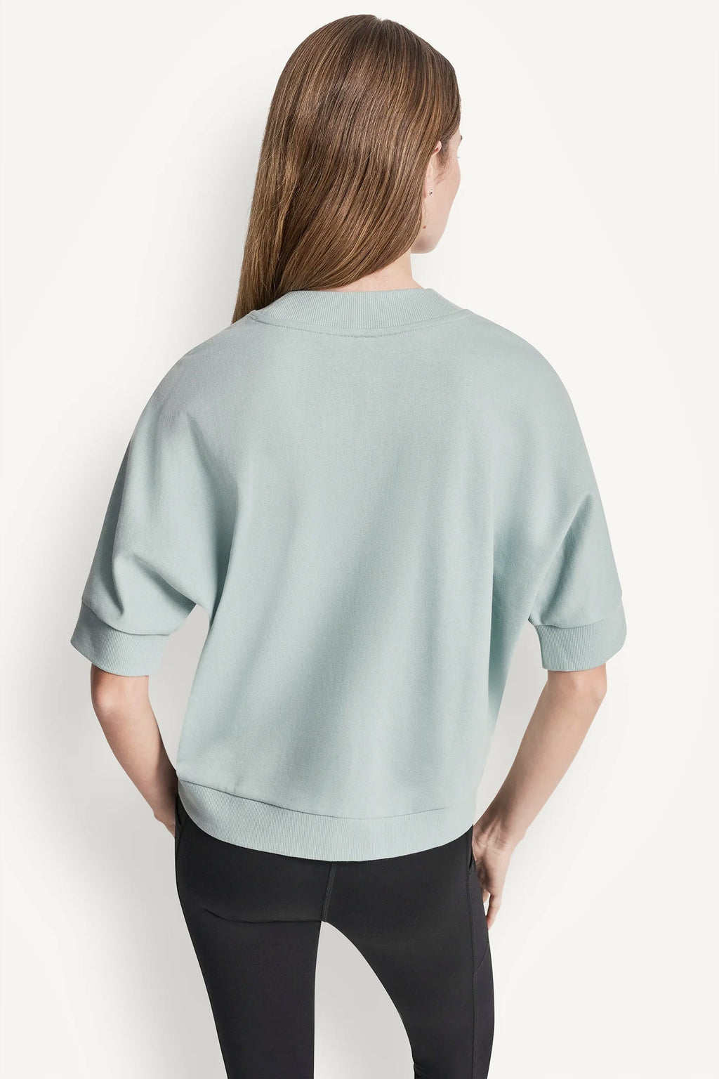 SHORT SLEEVE LOGO HIGH-LOW TEE