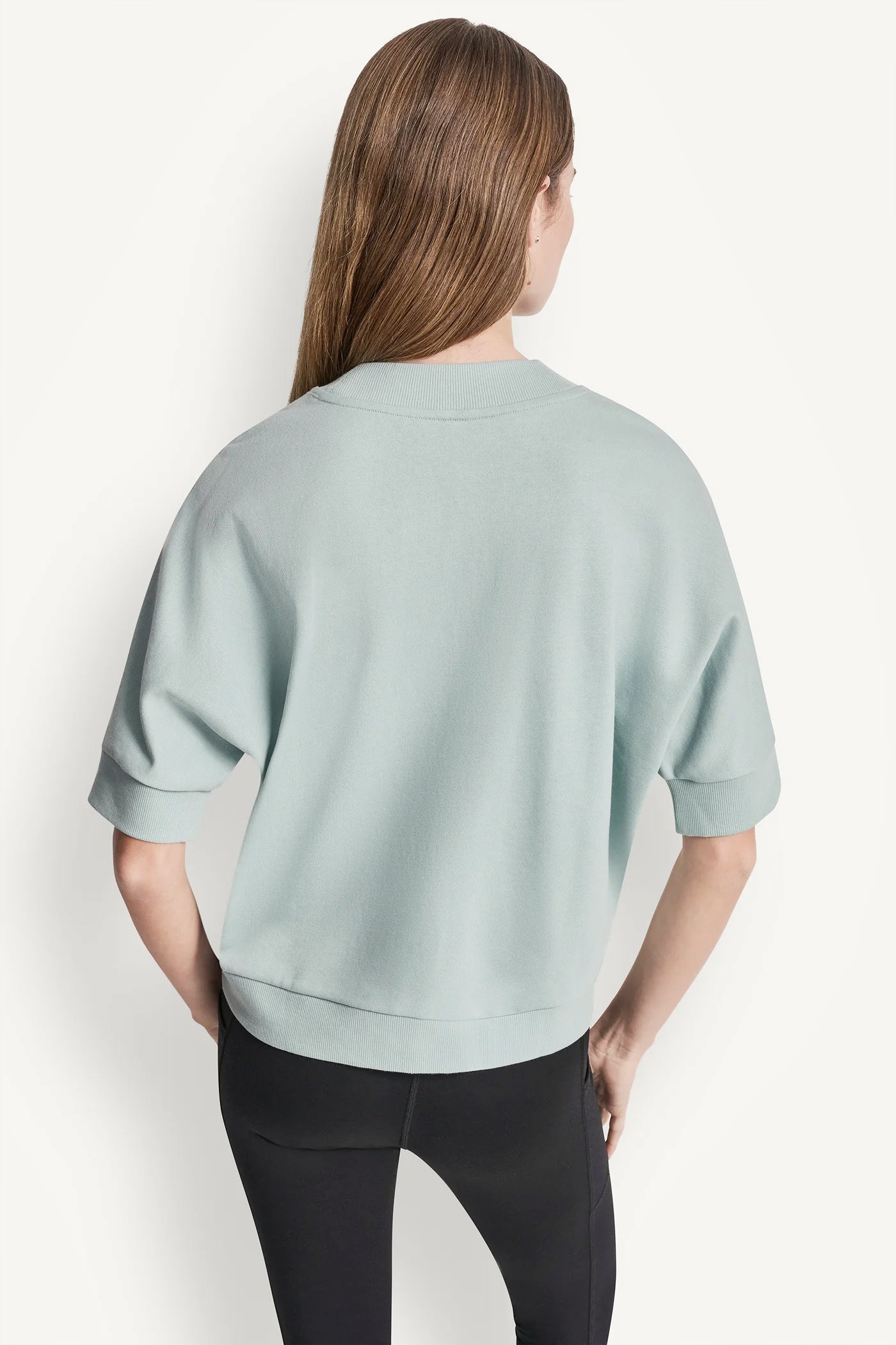 SHORT SLEEVE LOGO HIGH-LOW TEE