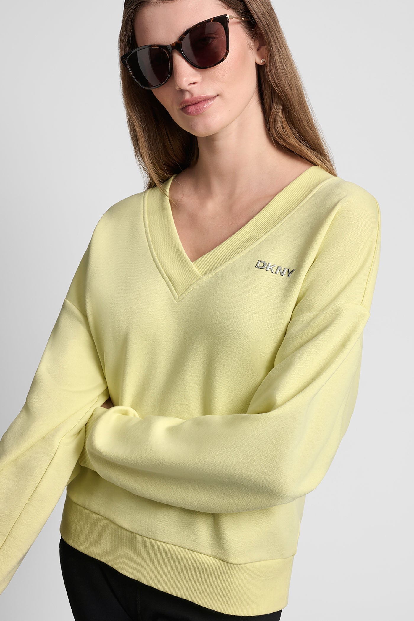 METALLIC BUBBLE LOGO V-NECK PULLOVER
