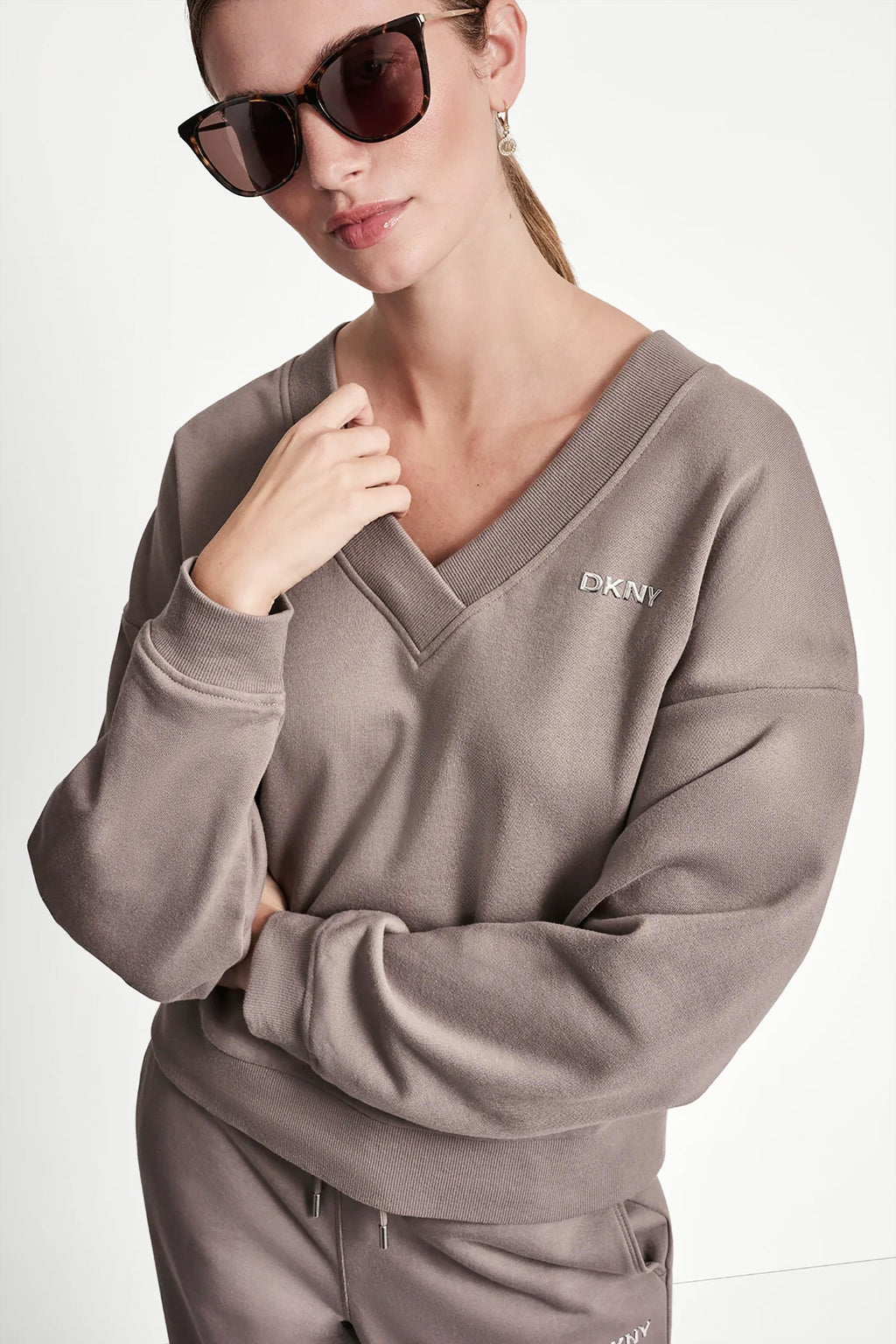 METALLIC BUBBLE LOGO V-NECK PULLOVER