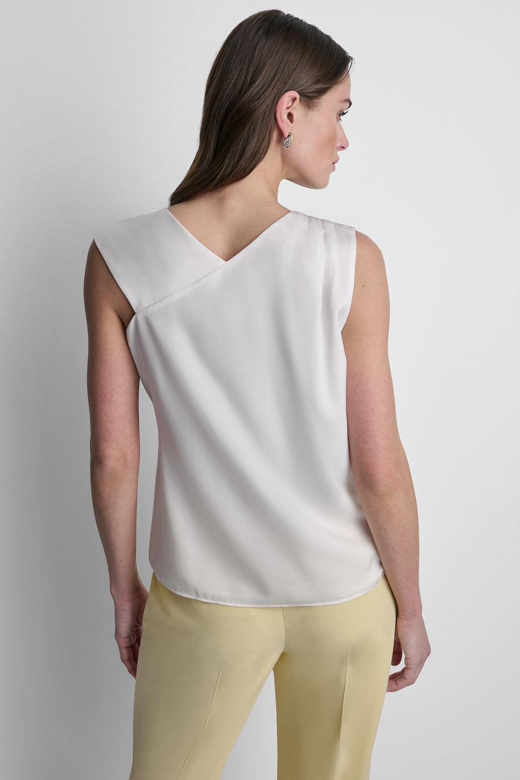 ASYMETRICAL SLEEVELESS BLOUSE