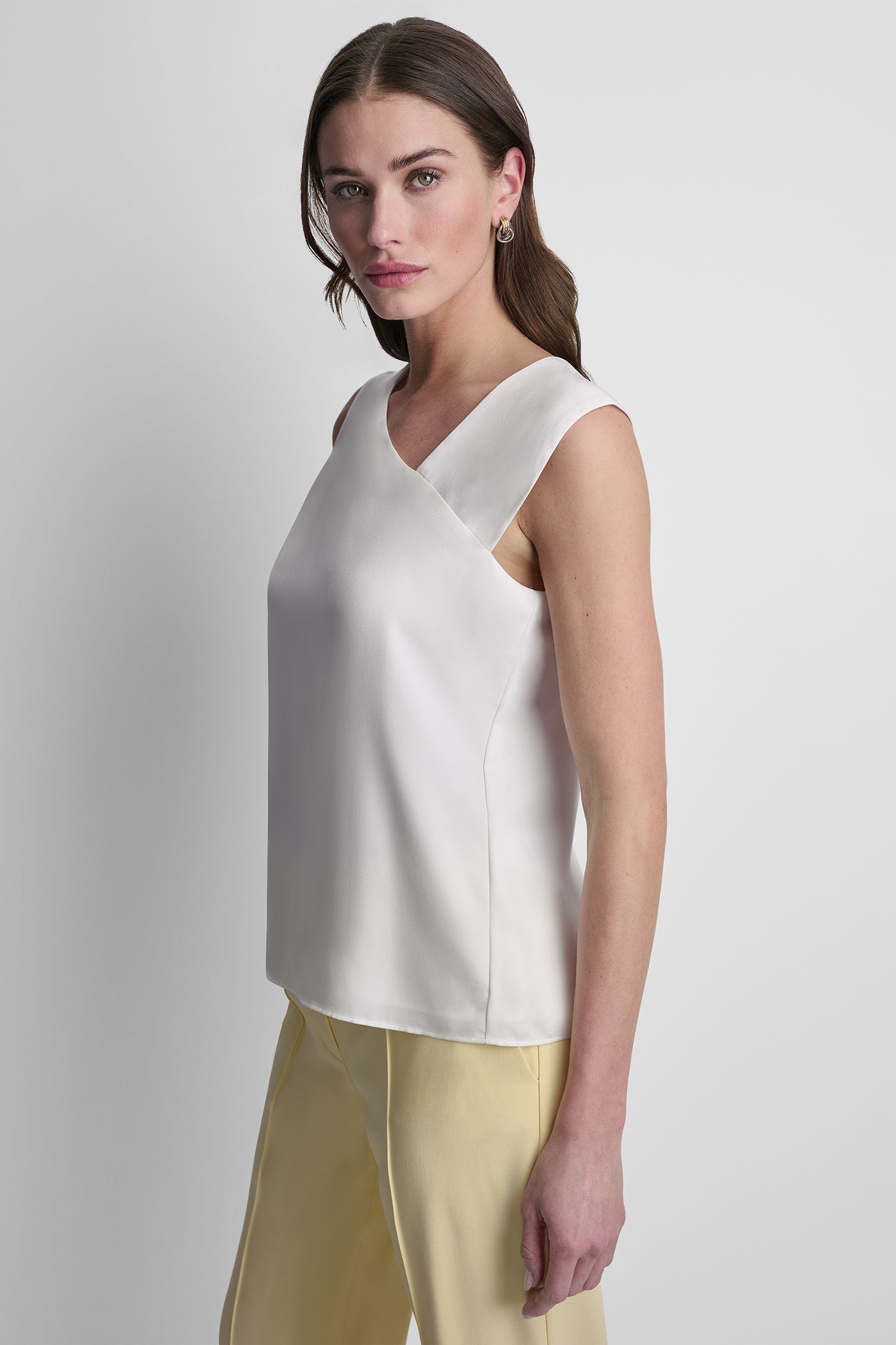 ASYMETRICAL SLEEVELESS BLOUSE