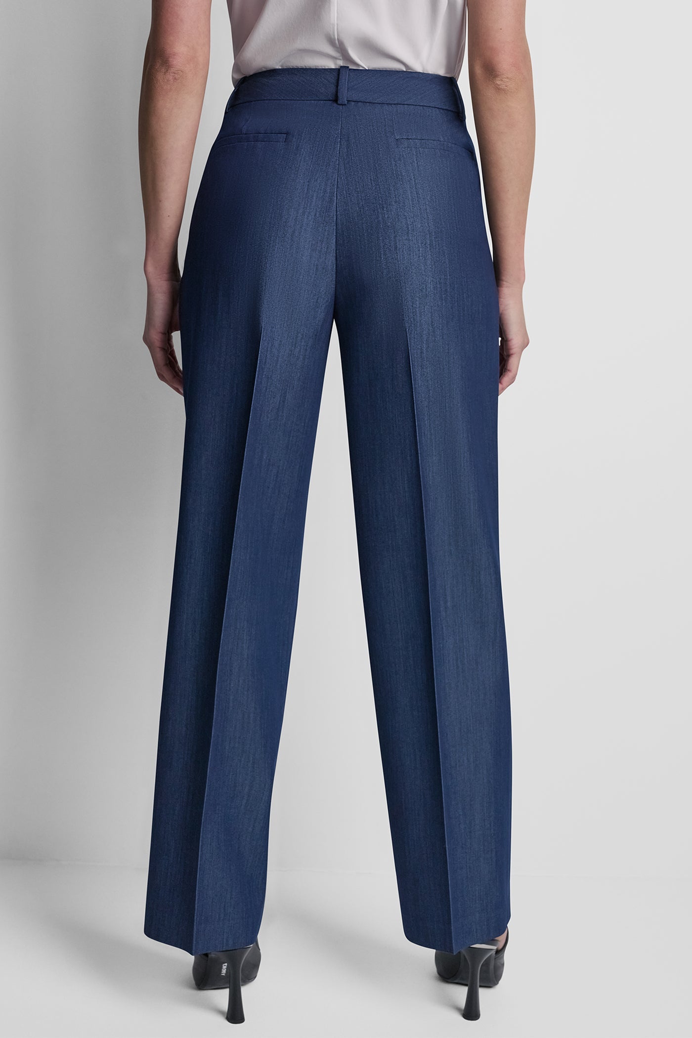 STRAIGHT LEG TROUSER