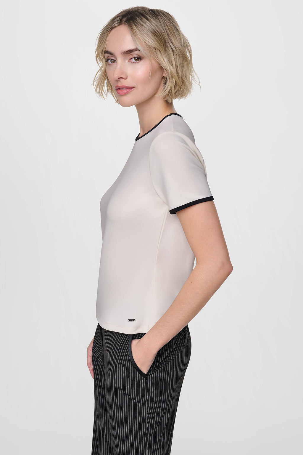 CONTRAST TRIM TEE