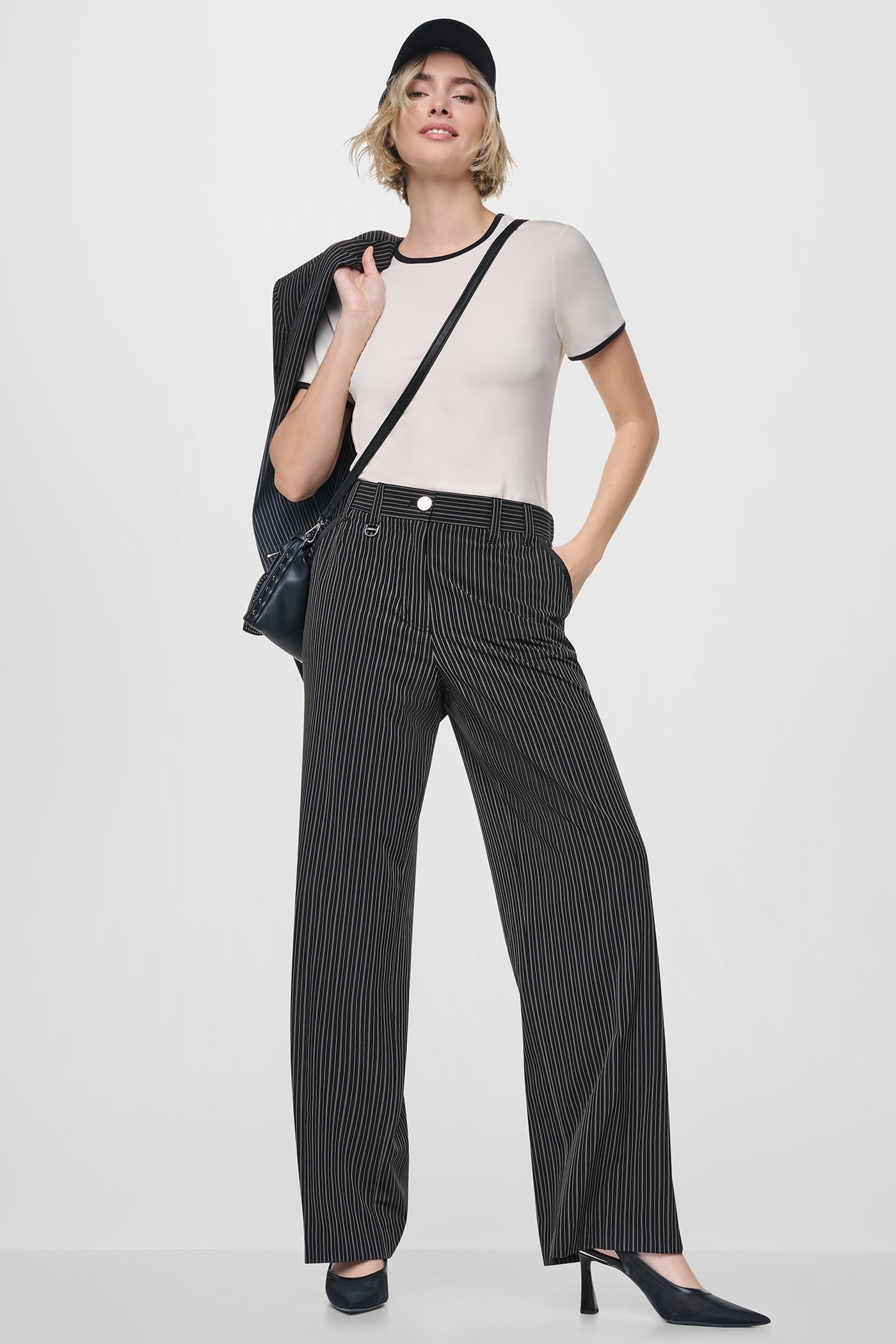 CONTRAST TRIM TEE