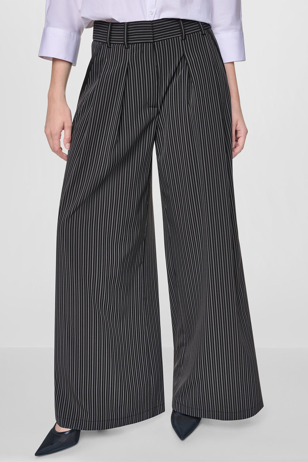 PINSTRIPE PLEATED COMMUTER TROUSER