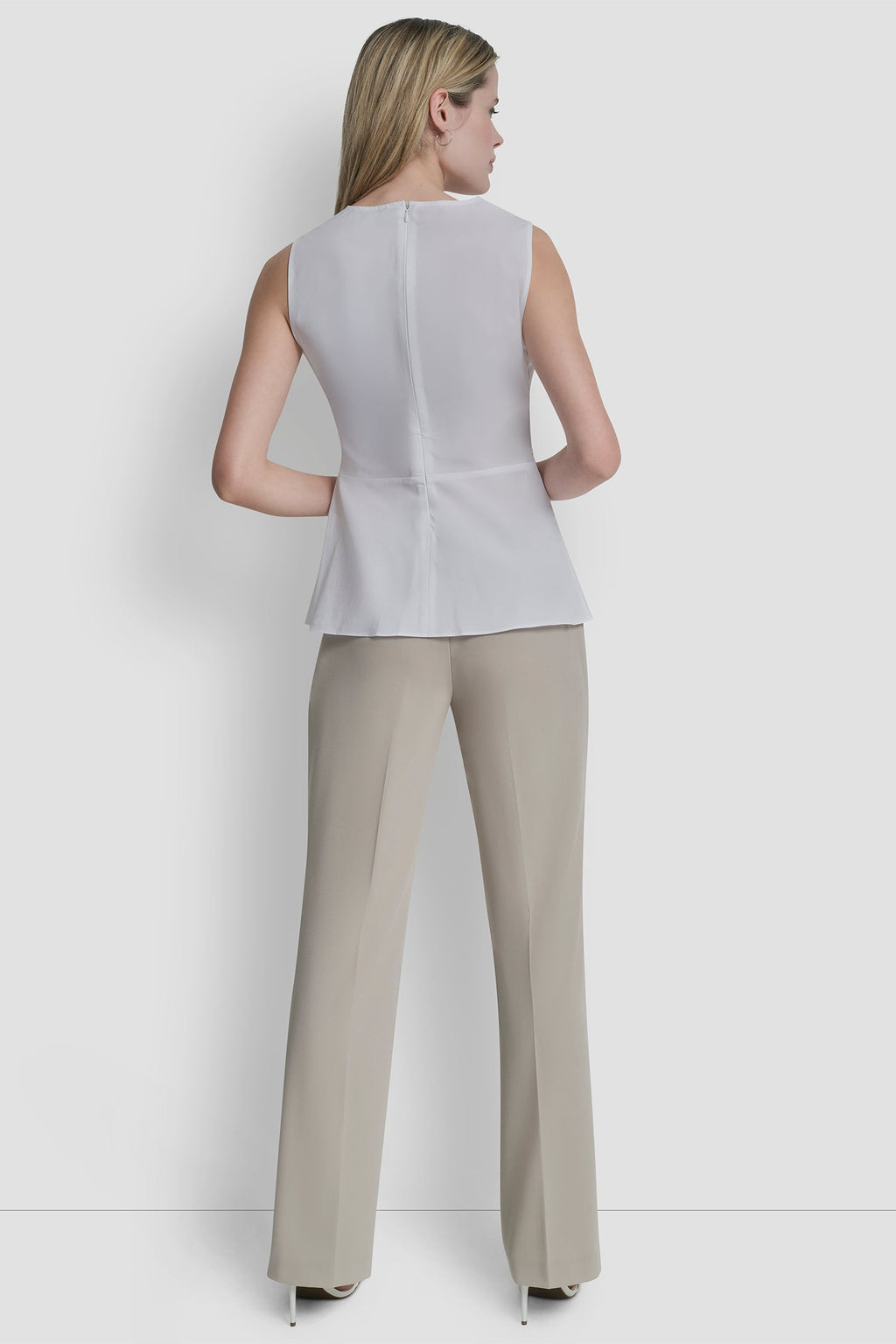 FRONT RUCHED SLEEVELESS TOP