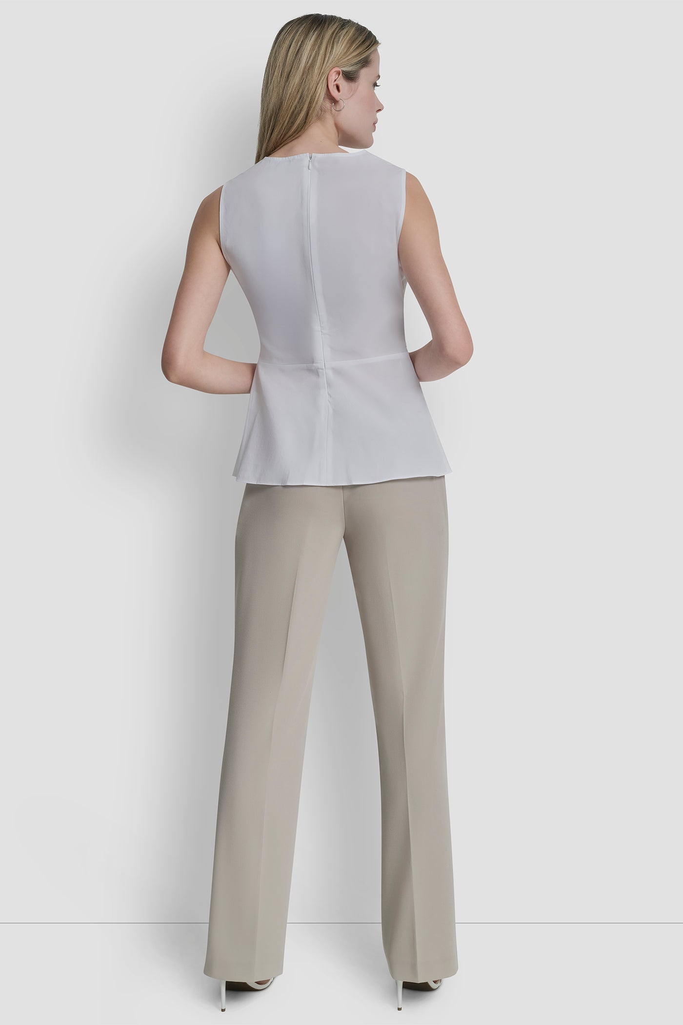 FRONT RUCHED SLEEVELESS TOP