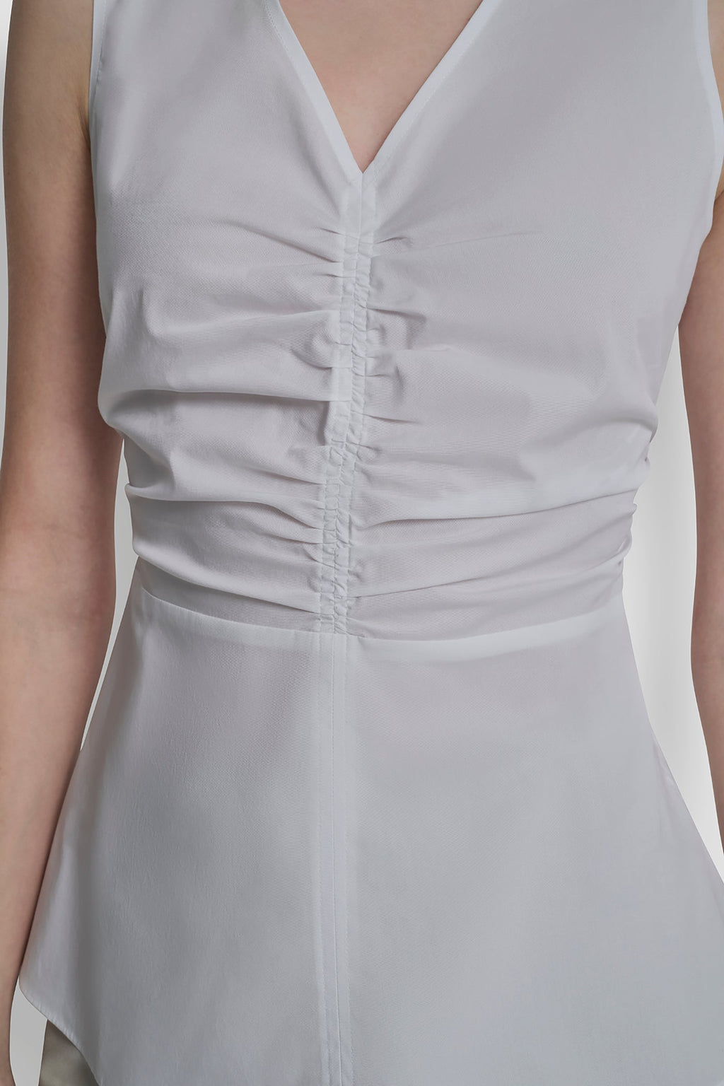 FRONT RUCHED SLEEVELESS TOP