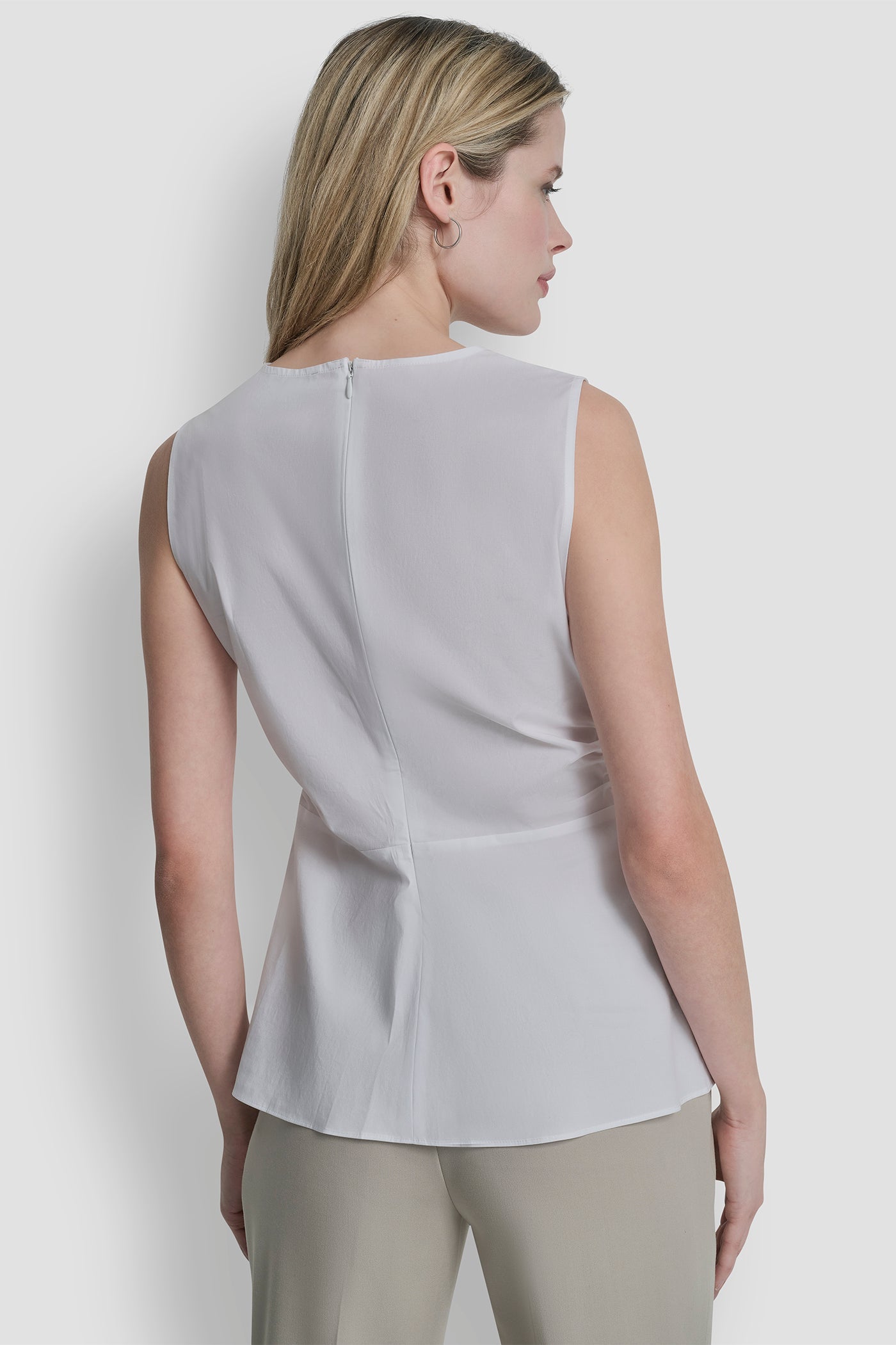 FRONT RUCHED SLEEVELESS TOP