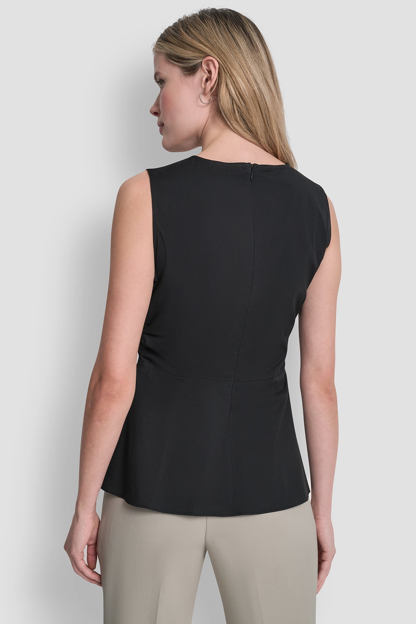 FRONT RUCHED SLEEVELESS TOP