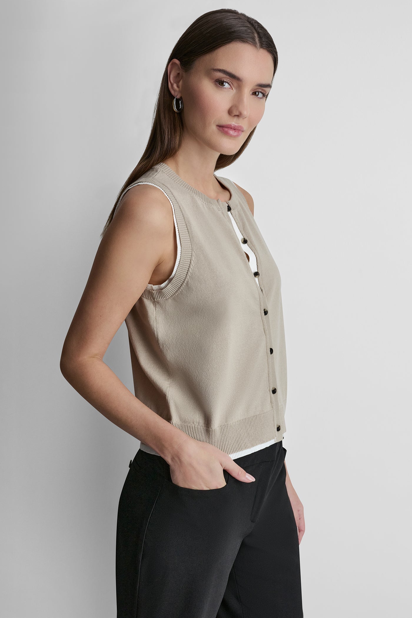 COLOR BLOCK SLEEVELESS SWEATER VEST