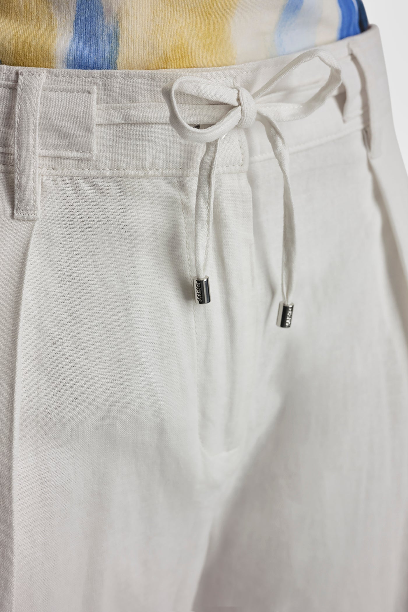 MID-RISE TIE WAIST PLEATED PANT