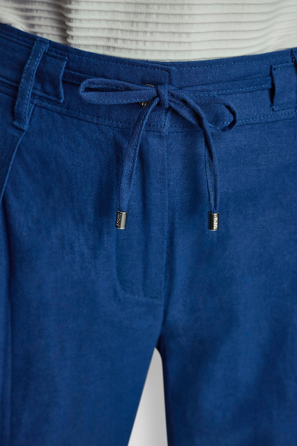 MID-RISE TIE WAIST PLEATED PANT
