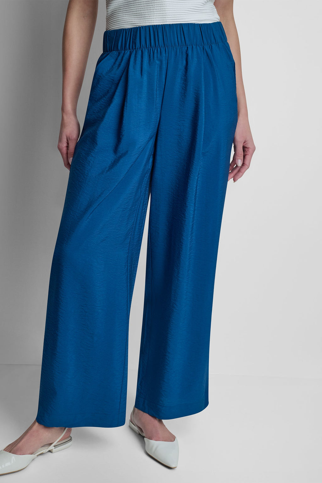MID-RISE WIDE LEG PANT