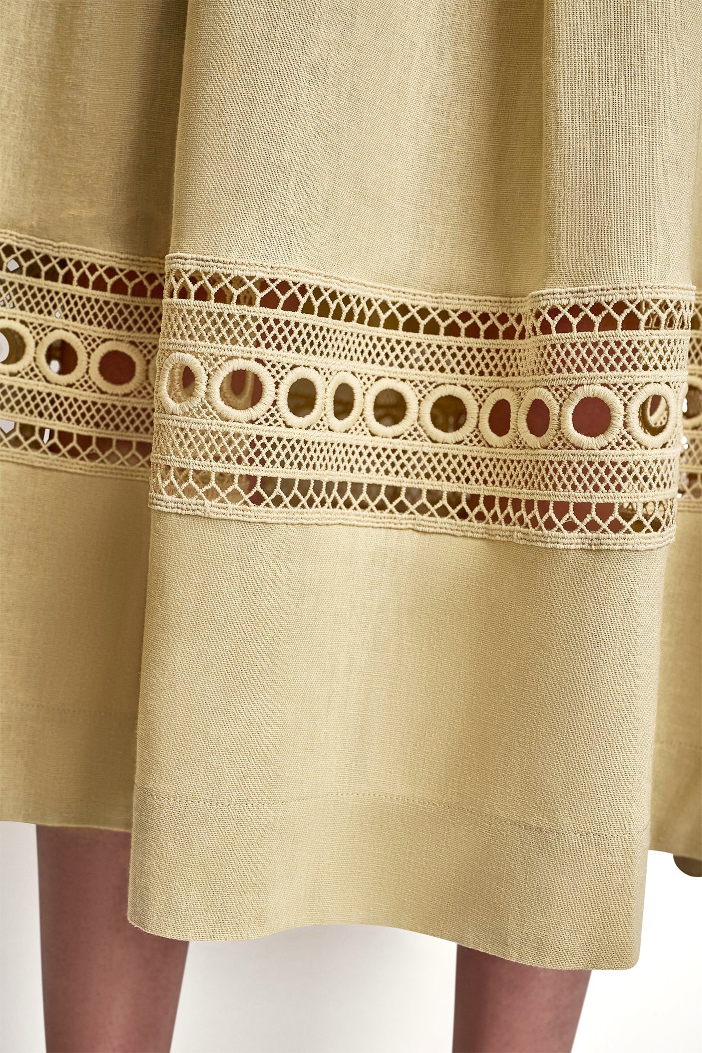 LINEN-BLEND LOOP LACE-TRIMMED PLEATED MIDI SKIRT
