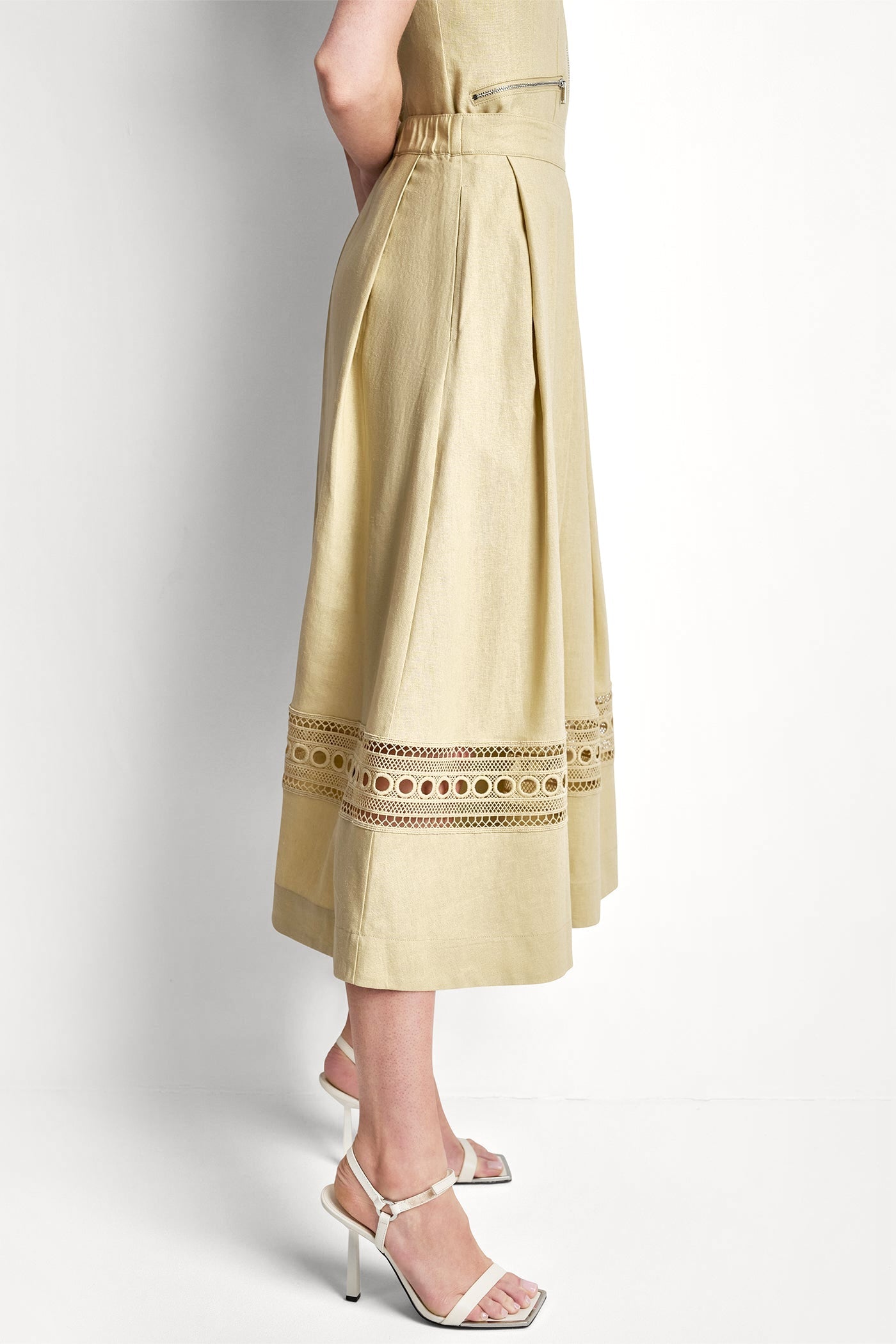 LINEN-BLEND LOOP LACE-TRIMMED PLEATED MIDI SKIRT