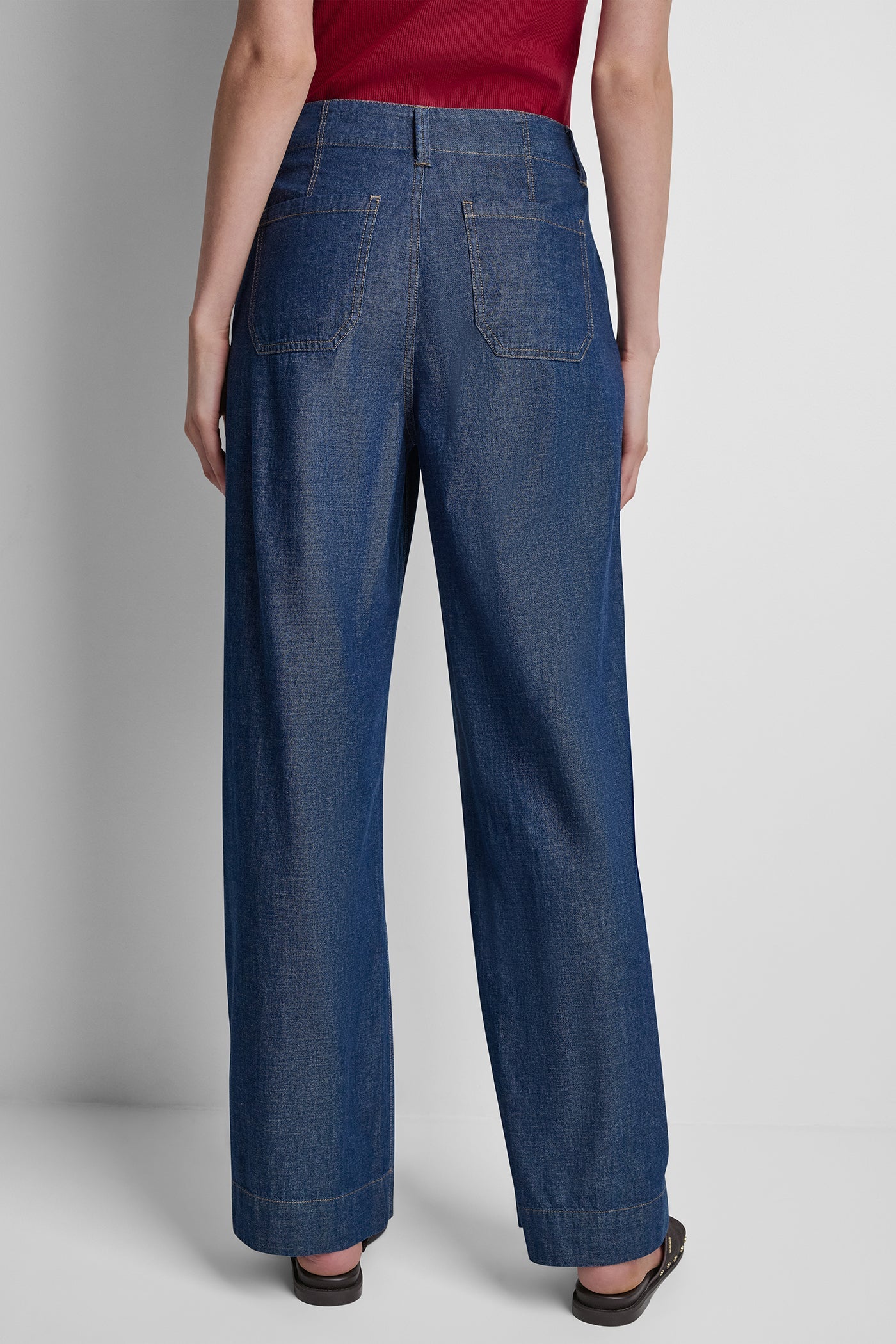 HIGH-RISE STRAIGHT LEG PANT