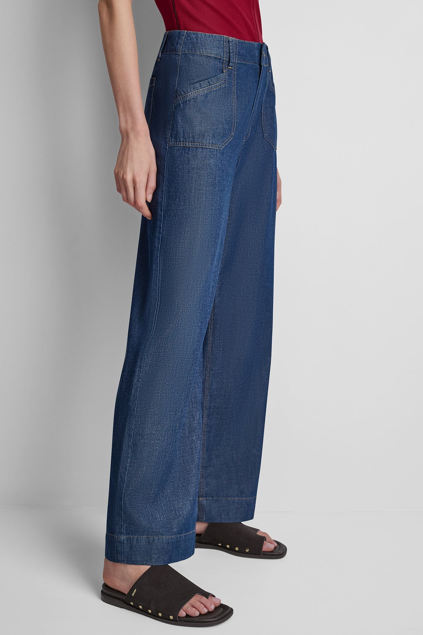 HIGH-RISE STRAIGHT LEG PANT