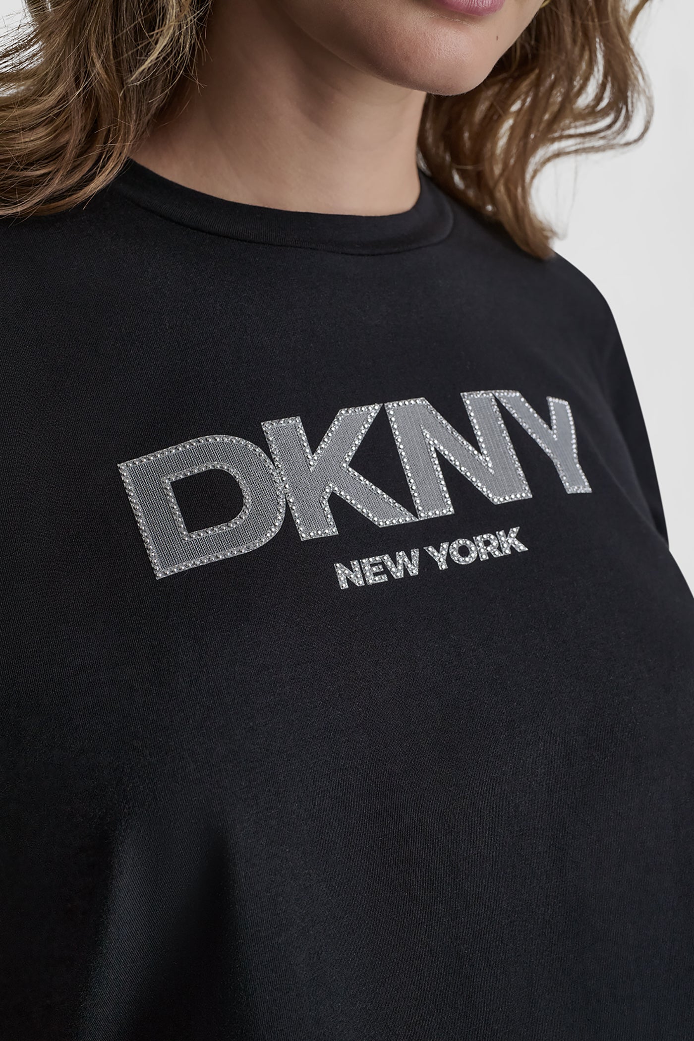 CRYSTAL BORDER LOGO GRAPHIC TEE