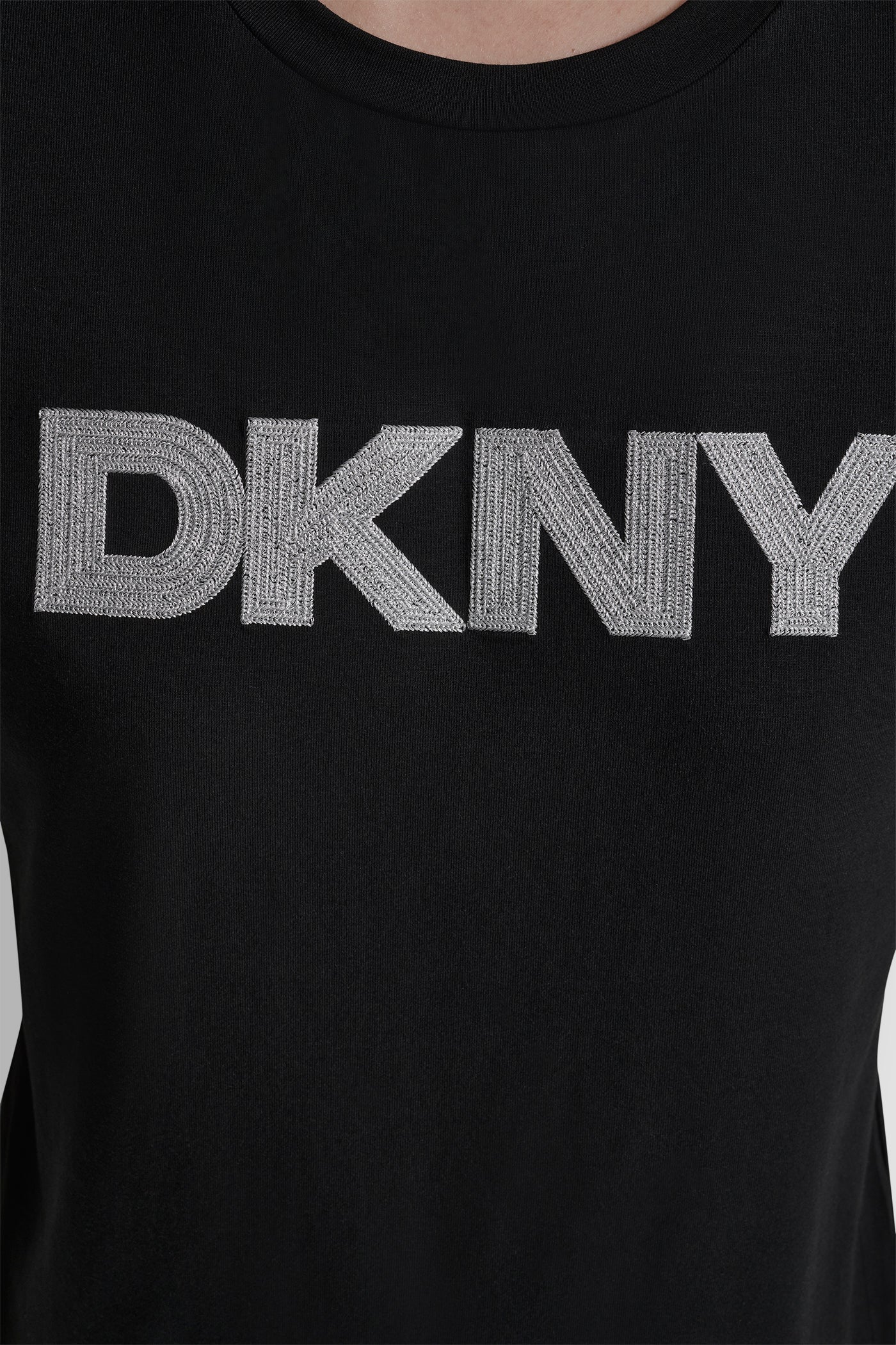 METALLIC LOGO EMBROIDERED TEE