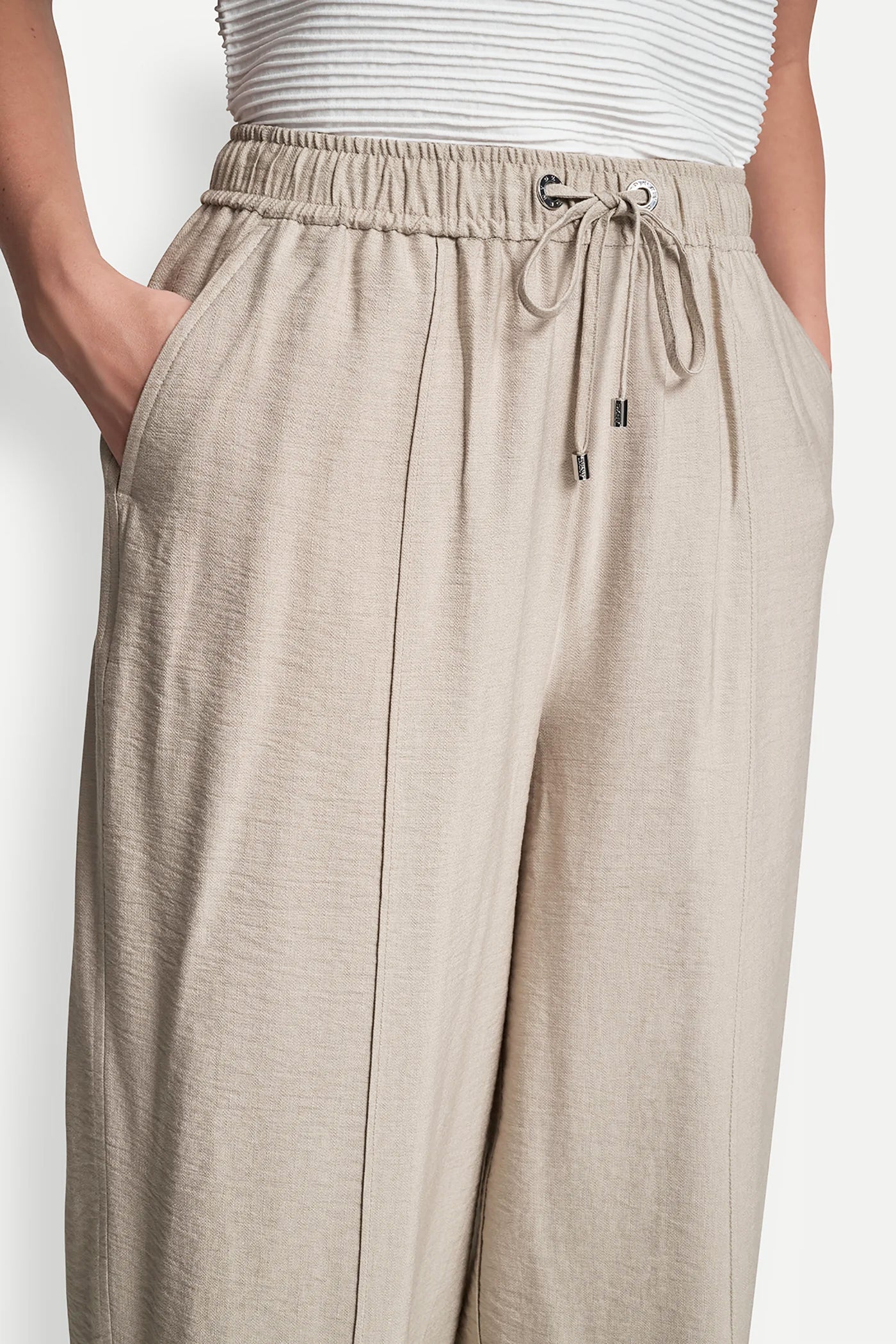 SEAMED WIDE LEG PULL-ON PANT
