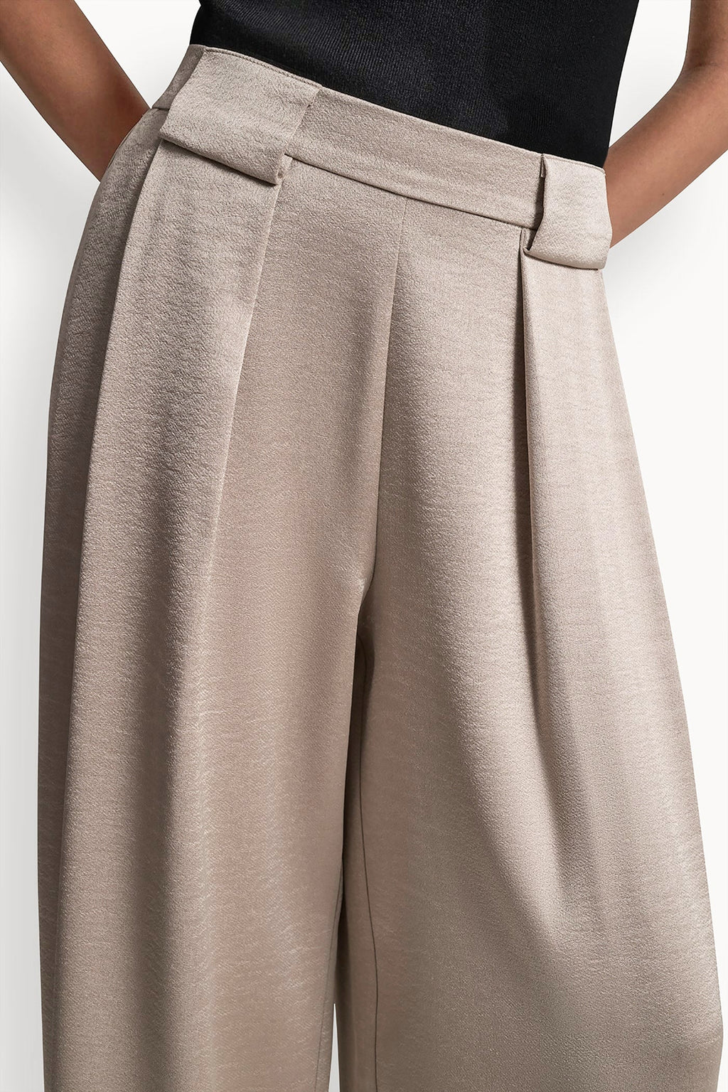 HIGH-RISE SATIN PLEATED WIDE LEG PANT
