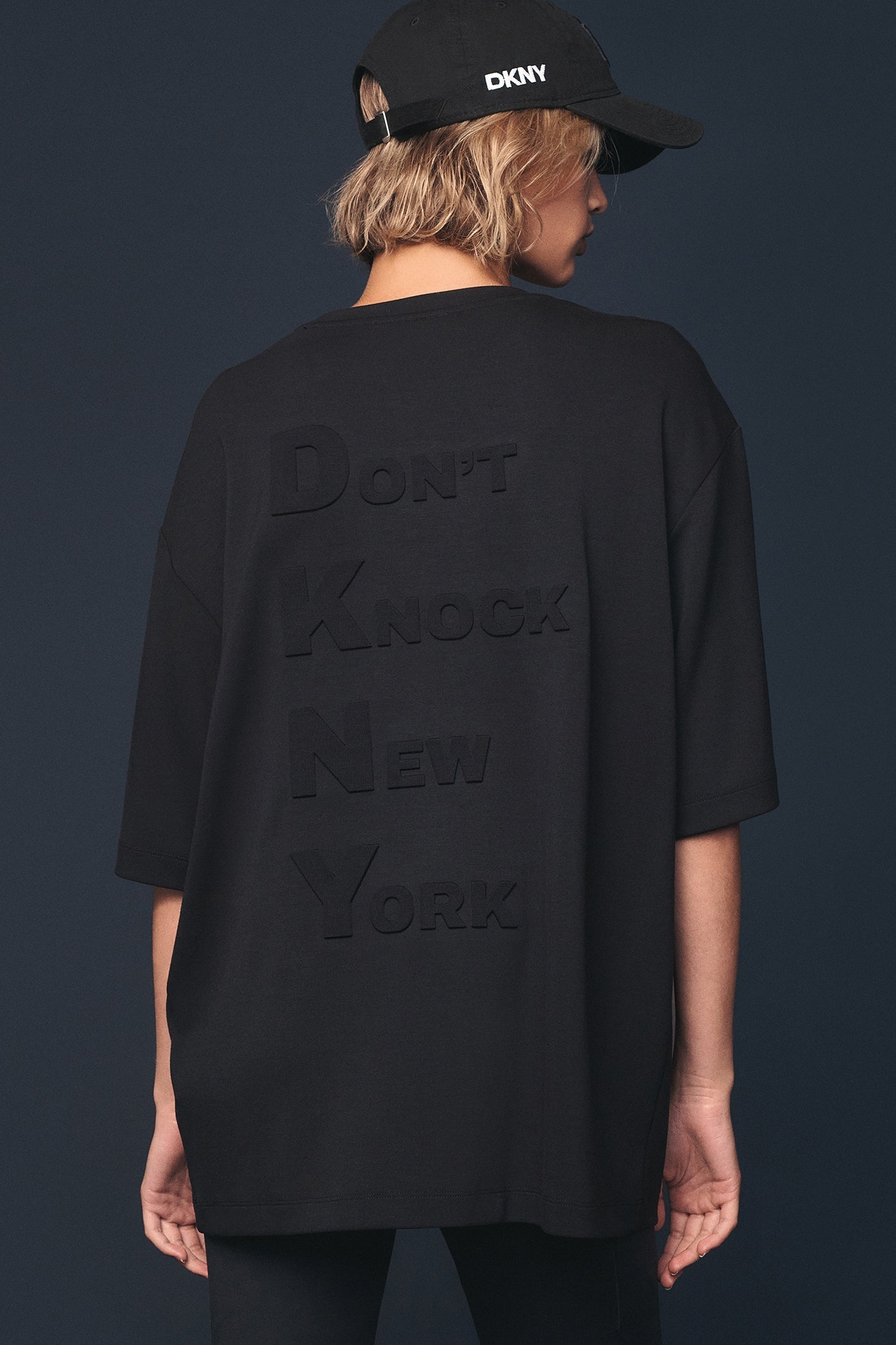 DKNY X YANKEES SHORT-SLEEVE EMBOSSED TEE