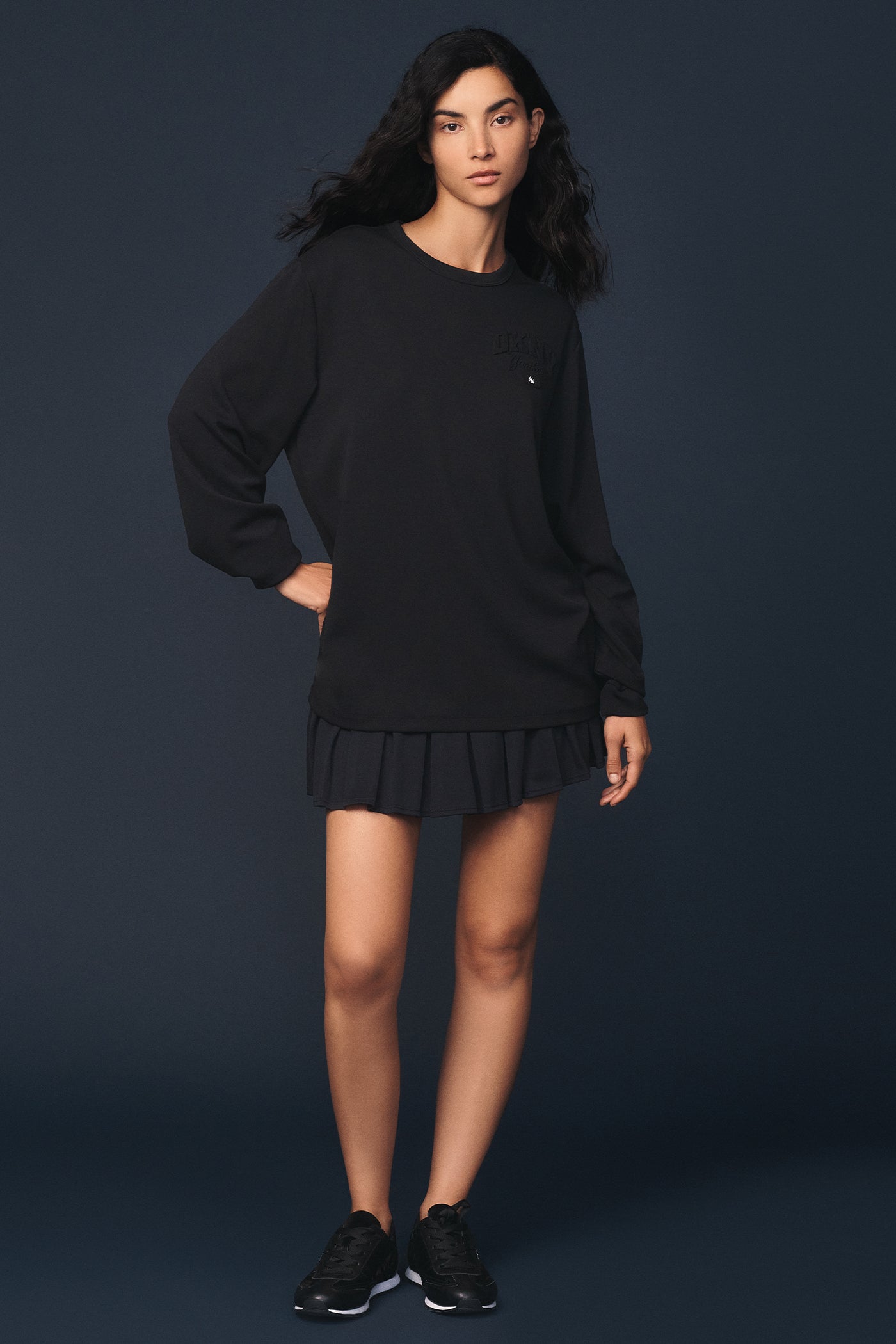 DKNY X YANKEES EMBOSSED TEE