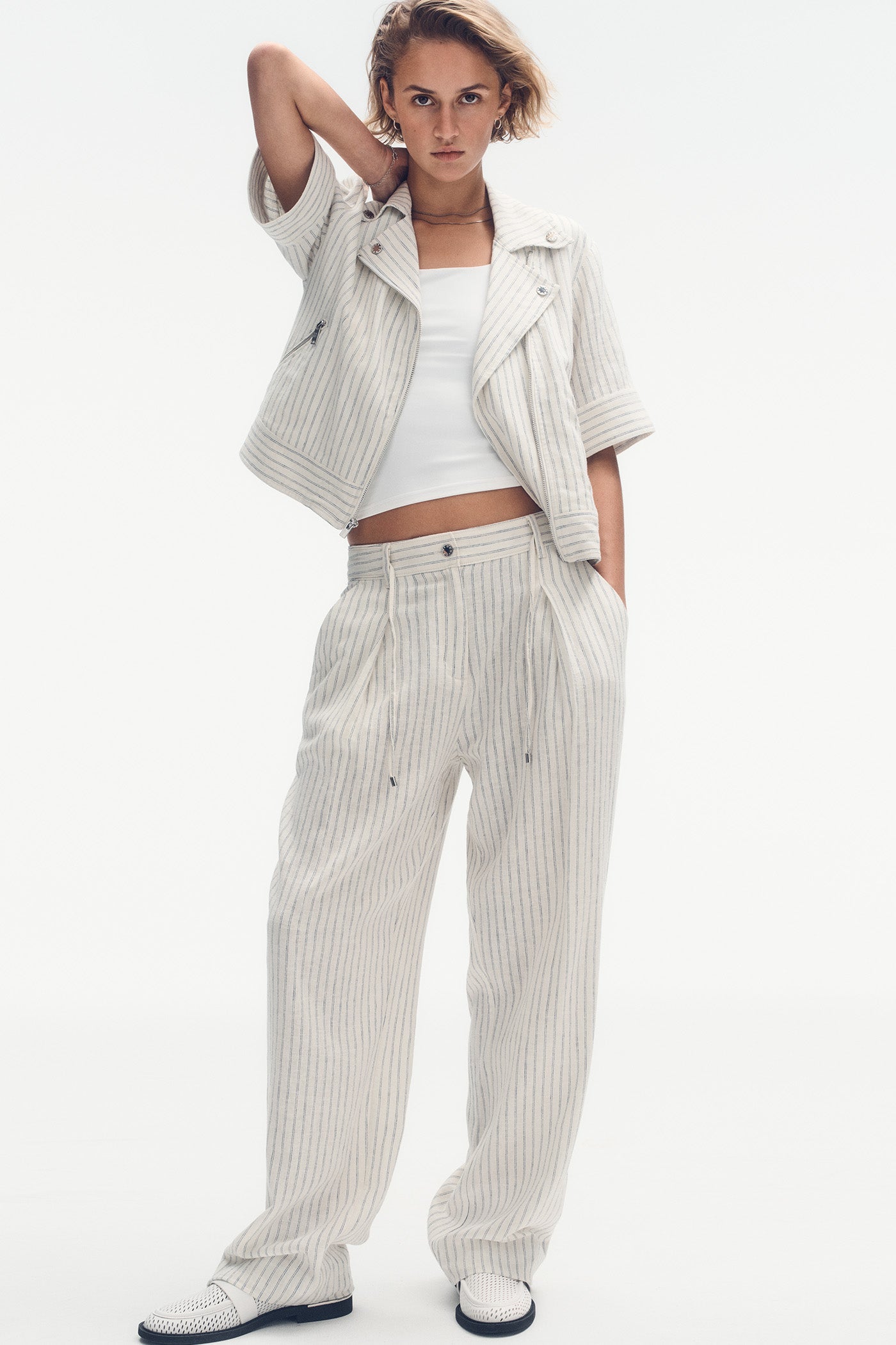 LINEN-BLEND PINSTRIPE PLEATED PANT