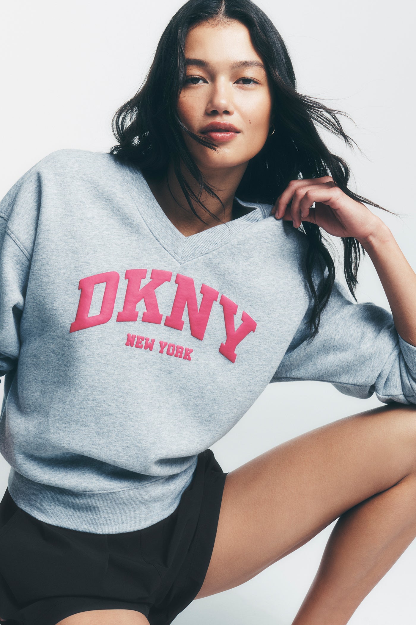 PUFF VARSITY LOGO V-NECK PULLOVER